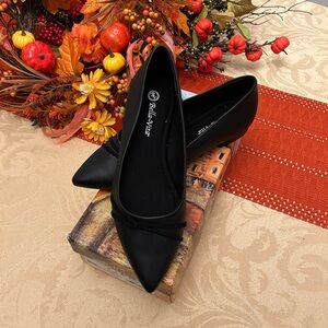 Bella Vita Elegant Black Flats - NEW Never worn